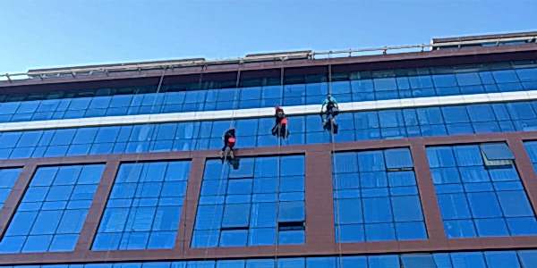 Fabrika Cam Temizliği | Vinçli ve Dağcı Sistemleriyle Profesyonel Hizmet